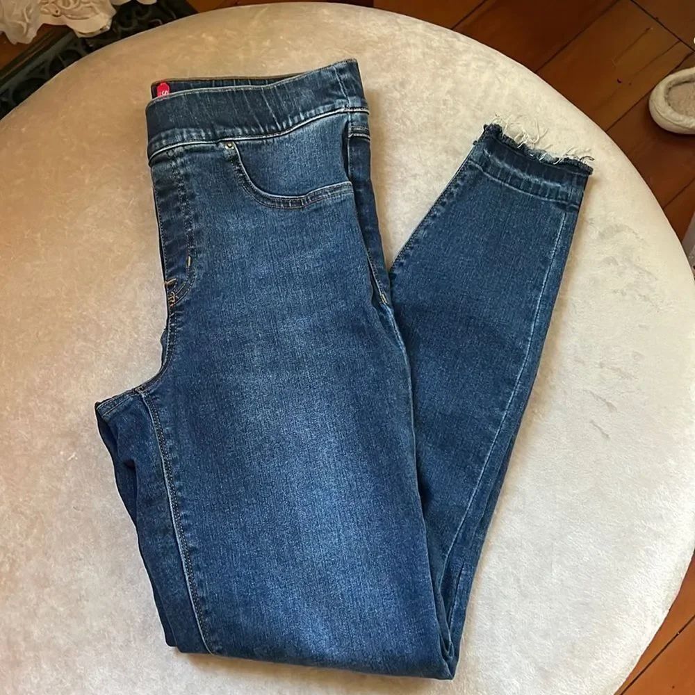 Spanx Sz M Md/Dk Rinse Raw Hem Jegging Control Jeans